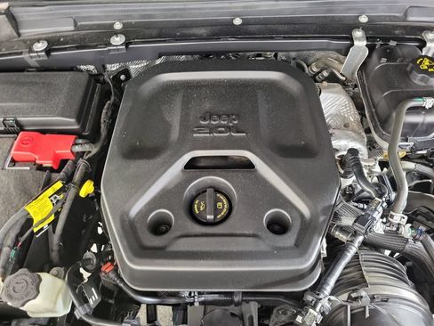 Used 2025 Jeep Wrangler Unlimited Rubicon AWD/4WD image 11