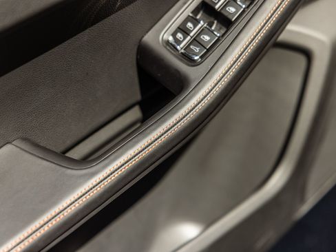 Certified 2026 Porsche Macan AWD/4WD image 17