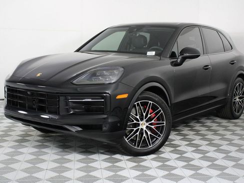 Certified 2025 Porsche Cayenne S AWD/4WD image 1