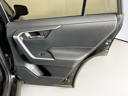 Used 2019 Toyota RAV4 XLE Premium image 30