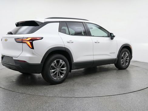 Used 2025 Chevrolet Equinox LT FWD image 9