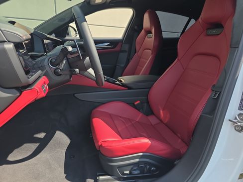 Certified 2025 Porsche Panamera Turbo AWD/4WD image 5