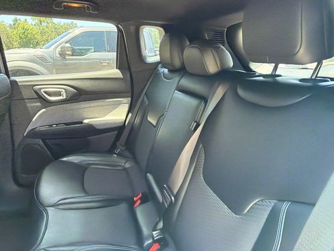 Used 2023 Jeep Compass Latitude w/ Convenience Group AWD/4WD image 11