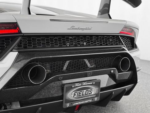Used 2018 Lamborghini Huracan Performante AWD/4WD image 41