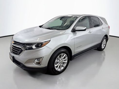 Used 2020 Chevrolet Equinox LT w/ Driver Convenience Package FWD image 5
