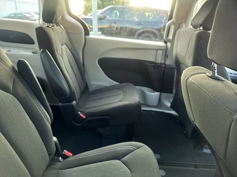 Used 2024 Chrysler Voyager LX FWD image 4