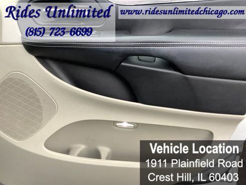 Used 2012 Chrysler Town & Country Touring image 28