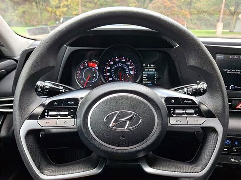 Used 2023 Hyundai Elantra SEL w/ Cargo Package image 18