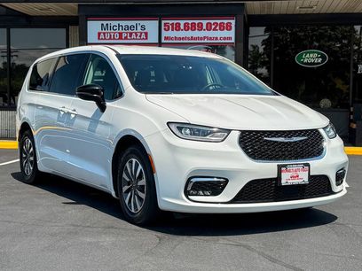 Used 2024 Chrysler Pacifica Limited