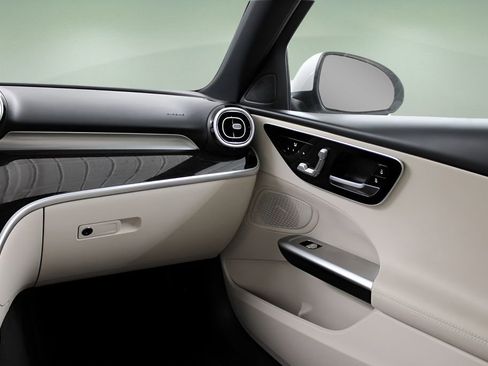 Used 2024 Mercedes-Benz C 300 Sedan image 18