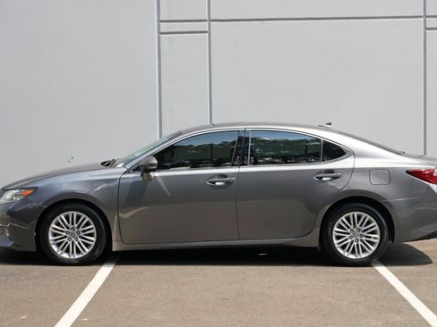 Used 2013 Lexus ES 350 w/ Luxury Pkg FWD image 49