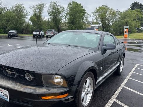 Used 2009 Ford Mustang Coupe RWD image 1