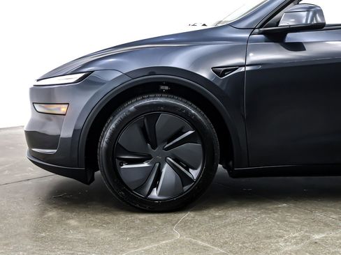 Used 2026 Tesla Model Y Long Range image 10