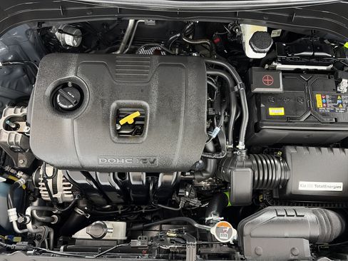 Used 2025 Kia Soul LX w/ LX Technology Package FWD image 10