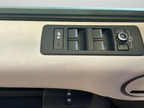 Used 2022 Land Rover Discovery S AWD/4WD image 24
