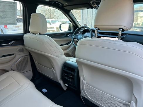 New 2026 Jeep Grand Cherokee Limited AWD/4WD image 32
