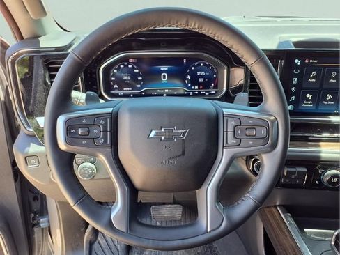 Used 2025 Chevrolet Silverado 1500 LT Trail Boss w/ Convenience Package II AWD/4WD image 11