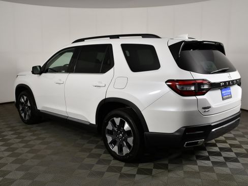 Certified 2026 Honda Pilot Touring image 8