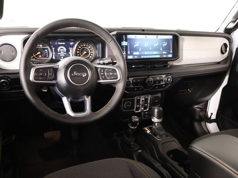 Used 2025 Jeep Wrangler Sahara image 2