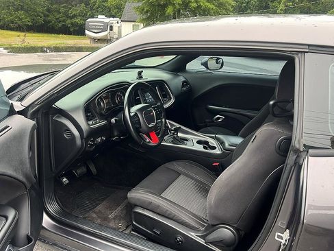 Used 2015 Dodge Challenger SXT RWD image 17