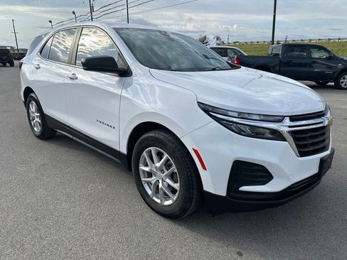 Used 2023 Chevrolet Equinox LS FWD image 3