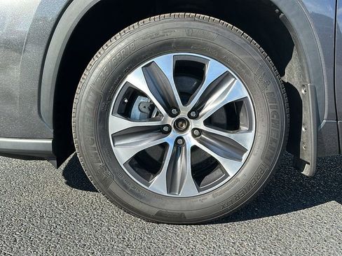 Used 2022 Toyota Highlander XLE AWD/4WD image 14