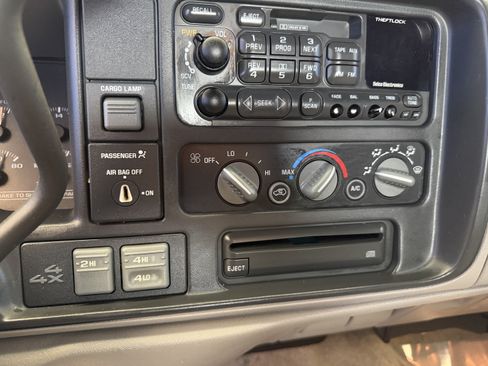 Used 1998 Chevrolet Silverado 1500 4x4 Extended Cab w/ Preferred Equipment Group 2 image 18