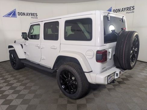 Used 2021 Jeep Wrangler Unlimited Sahara image 3