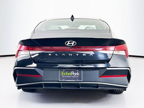 Used 2025 Hyundai Elantra SEL FWD image 7