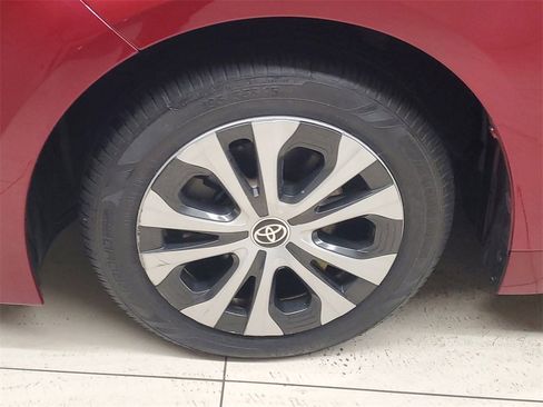 Used 2022 Toyota Corolla LE image 4