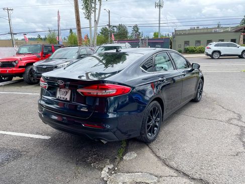 Used 2020 Ford Fusion SE image 5