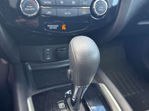 Used 2015 Nissan Rogue SV w/ SV Premium Package AWD/4WD image 17