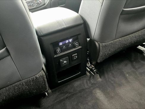 Used 2019 Chevrolet Traverse LT w/ LT Premium Package AWD/4WD image 11