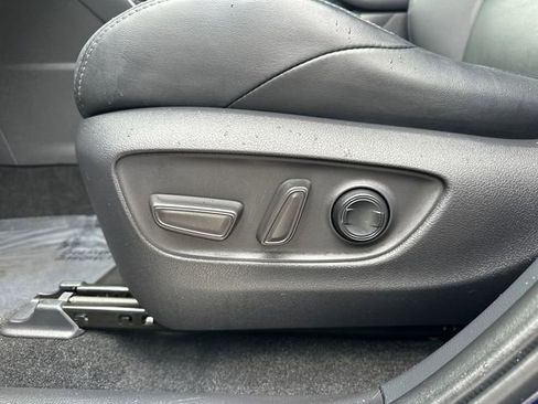 Certified 2023 Toyota Venza XLE image 31