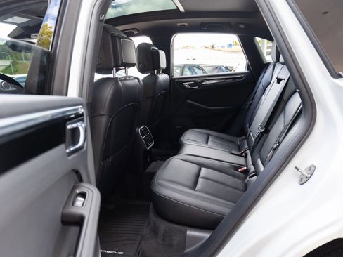 Used 2018 Porsche Macan Sport Edition image 29