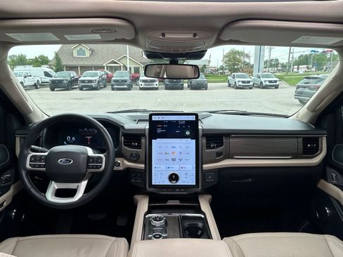Used 2024 Ford Expedition Limited AWD/4WD image 14