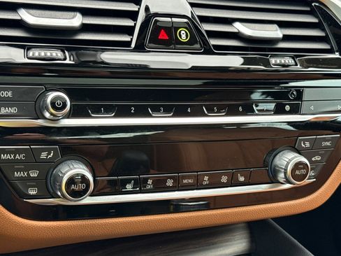 Certified 2023 BMW 530e w/ Premium Package image 26