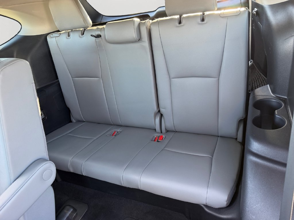 Used 2022 Toyota Highlander XLE AWD/4WD image 10