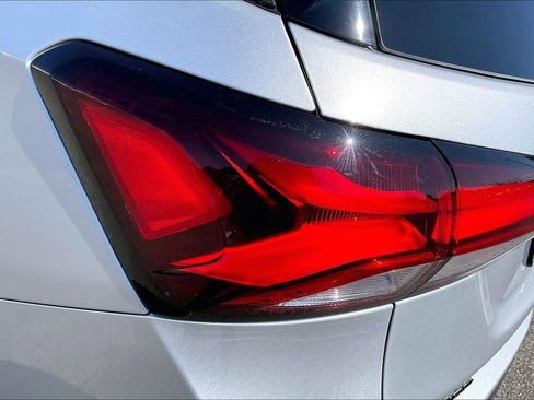 Used 2022 Chevrolet Equinox RS w/ RS Leather Package FWD image 30