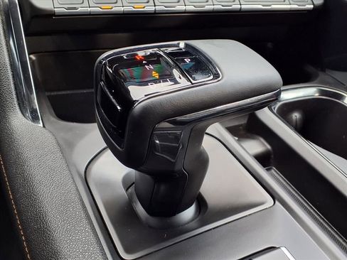 Certified 2024 GMC Sierra 1500 AT4 w/ Technology Package AWD/4WD image 7