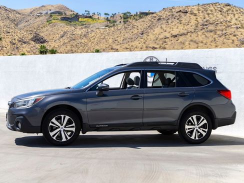 Used 2018 Subaru Outback 2.5i Limited image 3