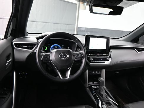 Used 2024 Toyota Corolla Cross XSE image 19