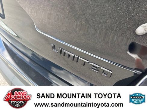 Used 2023 Jeep Grand Cherokee L Limited w/ Luxury Tech Group II AWD/4WD image 8