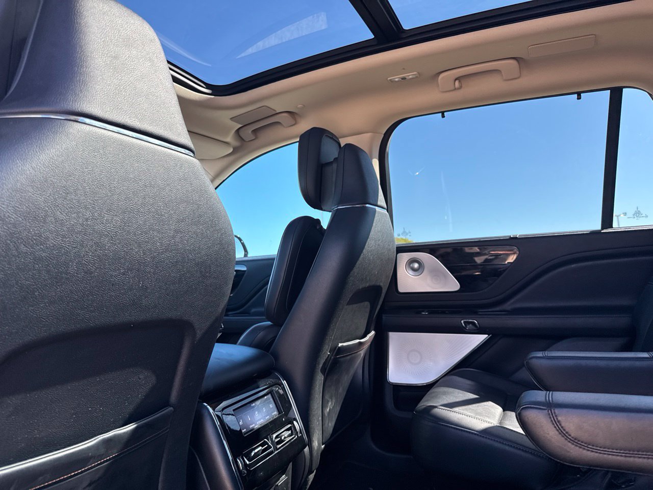 Used 2023 Lincoln Aviator Reserve w/ Equipment Group 201A RWD image 40