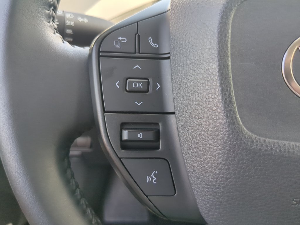 Used 2025 Toyota Prius LE FWD image 25