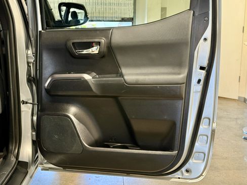 Used 2022 Toyota Tacoma TRD Off-Road w/ Technology Package AWD/4WD image 49