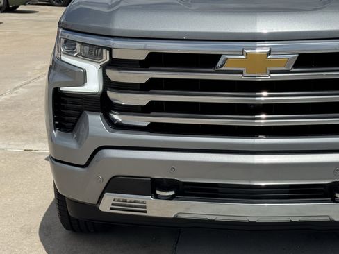 Used 2024 Chevrolet Silverado 1500 High Country w/ Technology Package AWD/4WD image 6