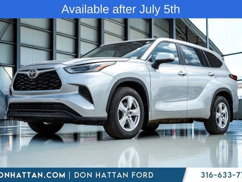Used 2023 Toyota Highlander L FWD image 1