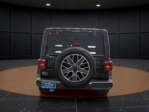 Used 2023 Jeep Wrangler Unlimited Sahara w/ Cold Weather Group image 5