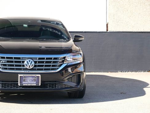 Used 2022 Volkswagen Passat 2.0T R-Line image 3